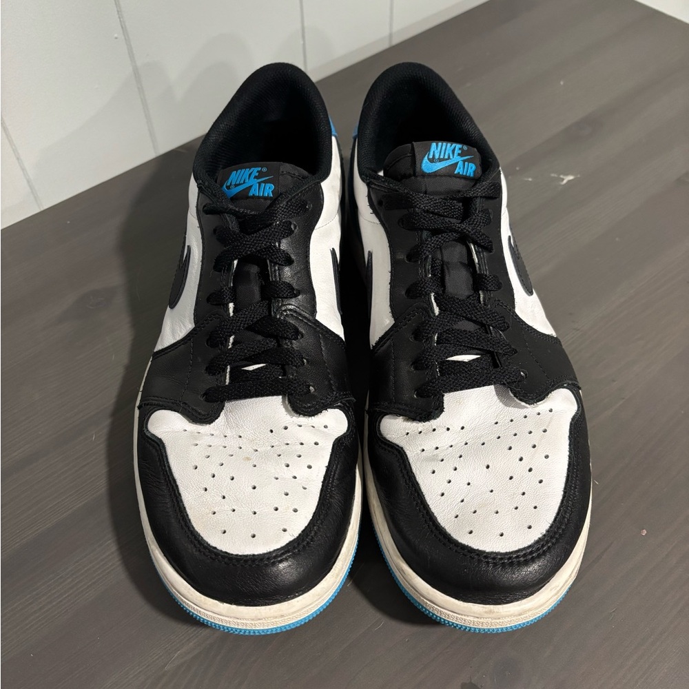 Nike Air Men's Black, White, and Blue Sneakers